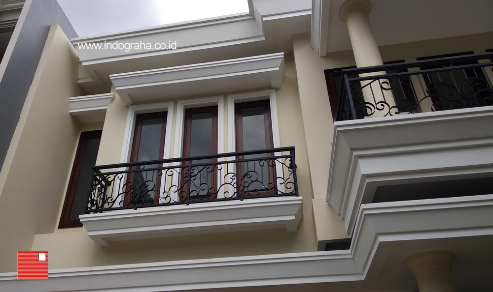 Desain rumah  klasik  tingkat 2 di Pondok Indah Jakarta 