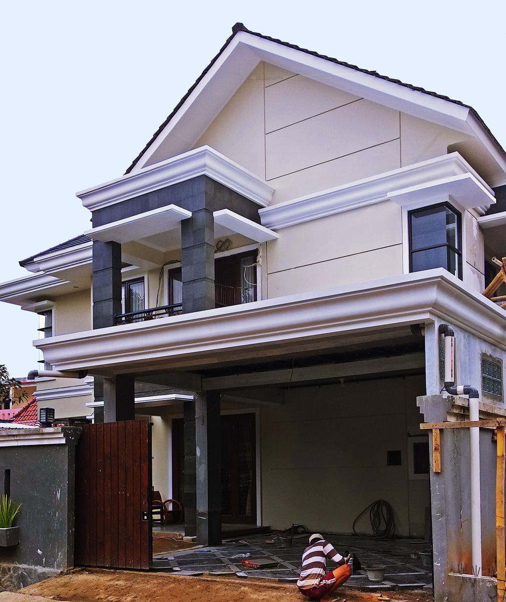 Desain dan renovasi rumah sudut model  klasik di perumahan  
